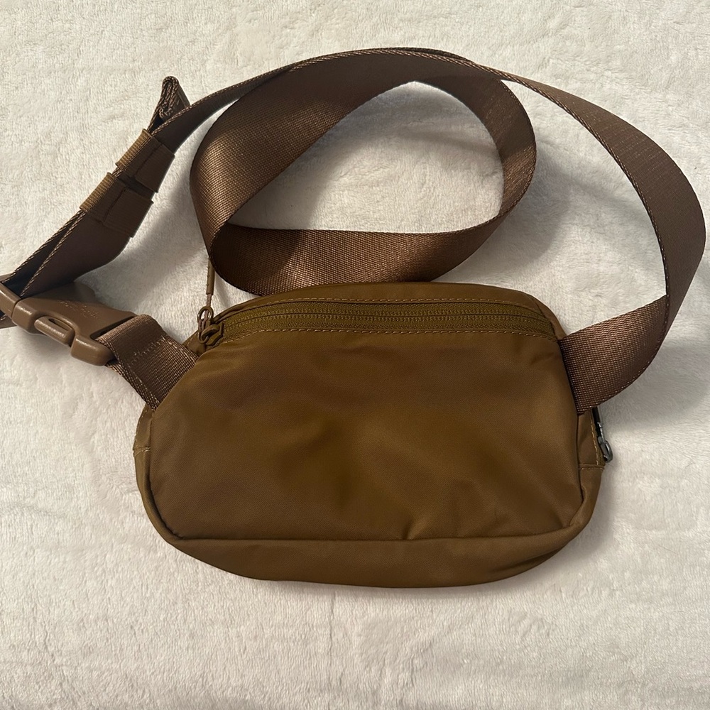 Lulu lemon belt bag